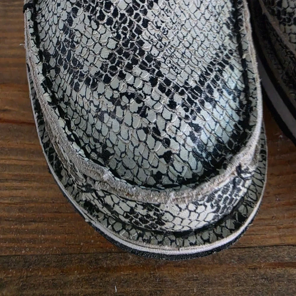 Ariat Womens Cruiser Slip On Shoes Snake Print Moc Toe Cream Black 11 B